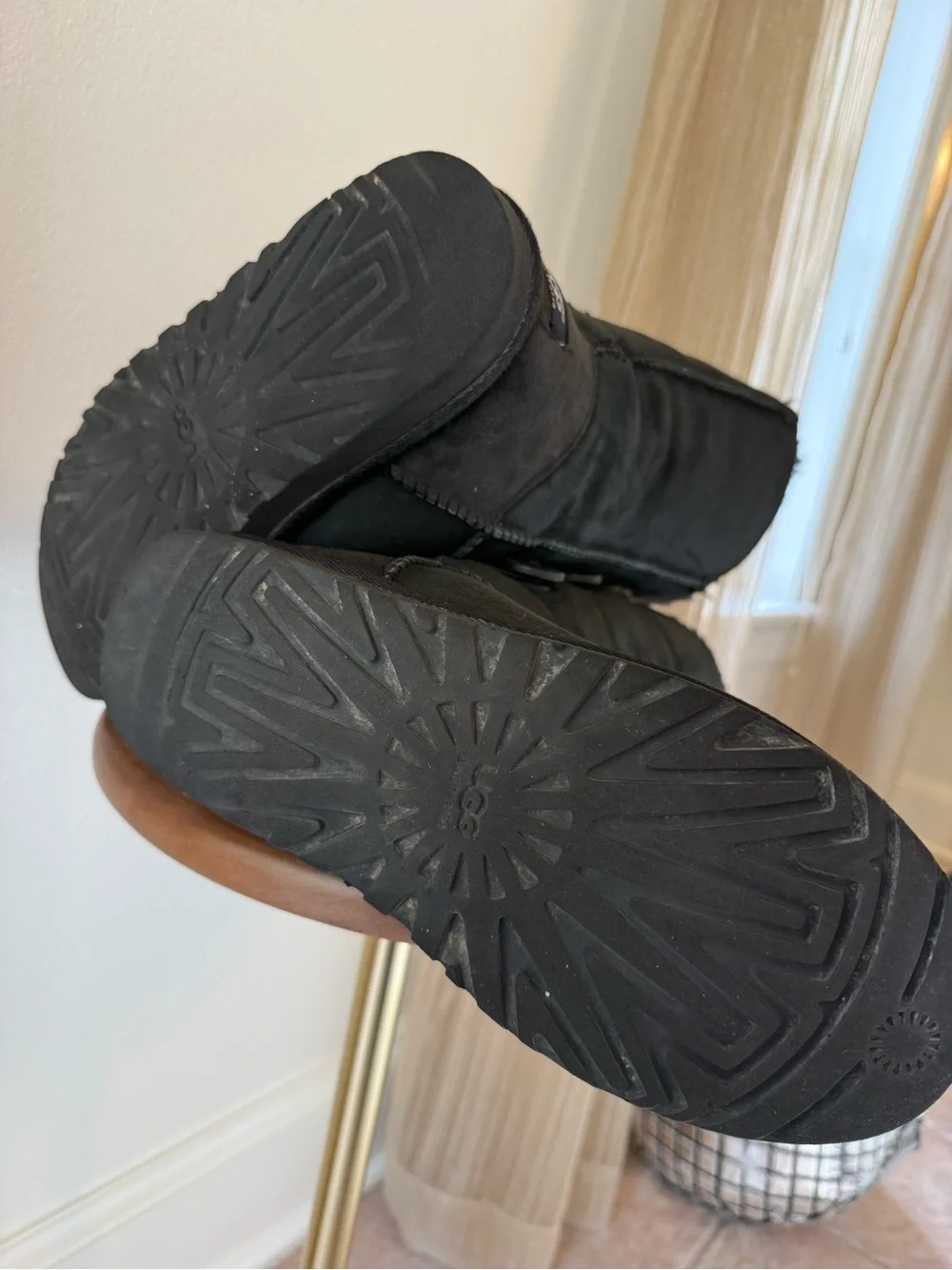 UGG Bailey boots size 9
